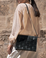 Näver Small Shoulder Bag In Black leather