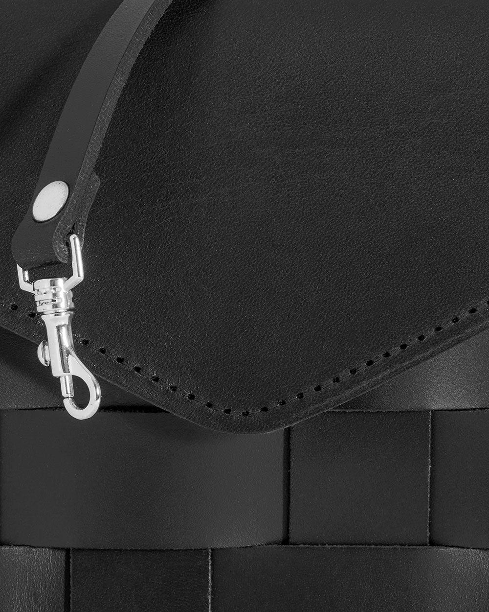 Näver Mini Shoulder Bag in Black leather