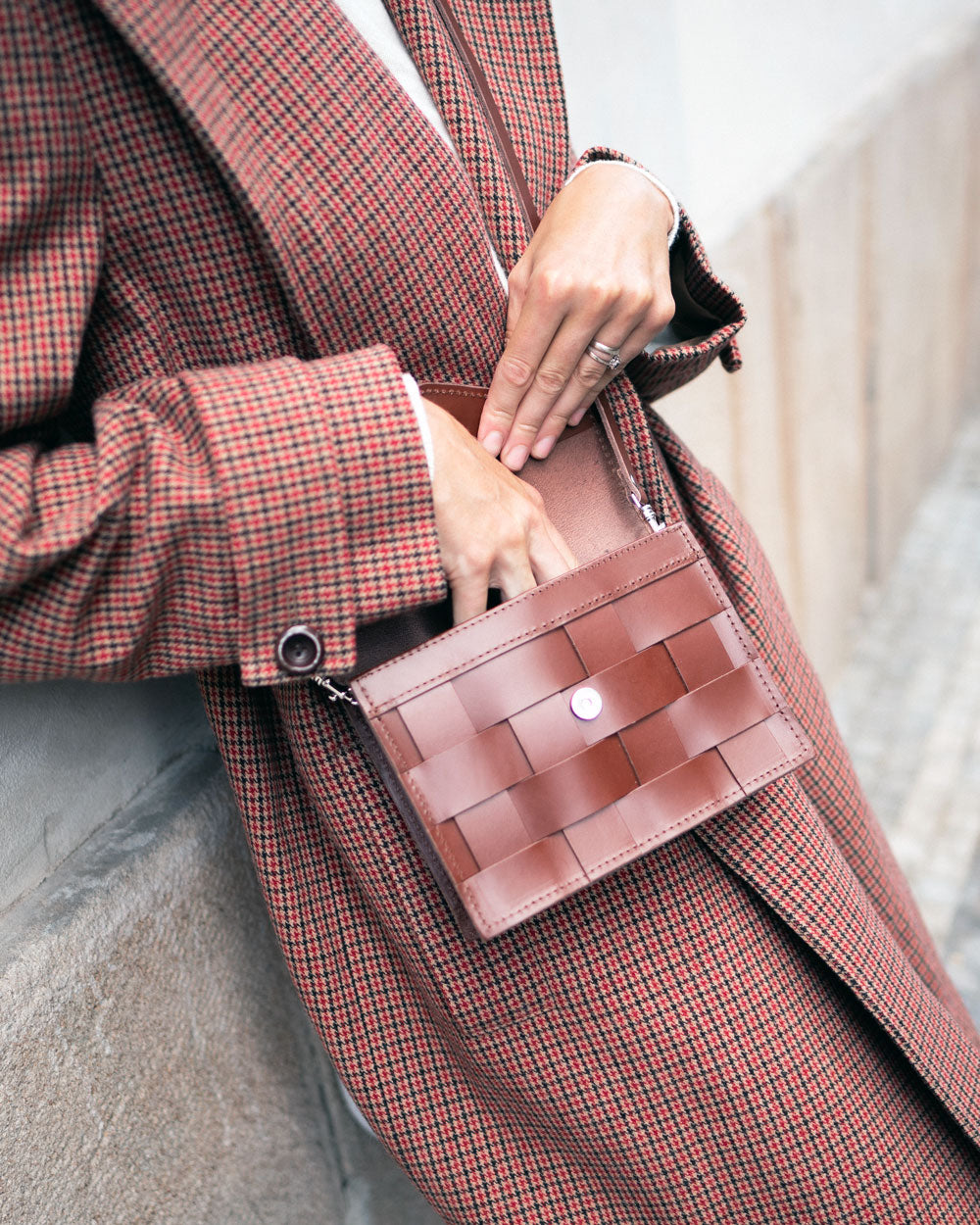 Näver Mini Shoulder Bag in Brick leather