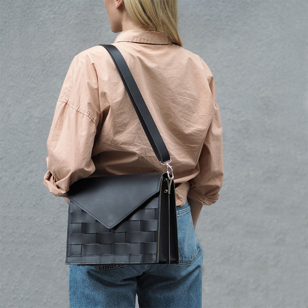 Näver Duo Shoulder Bag i Svart läder