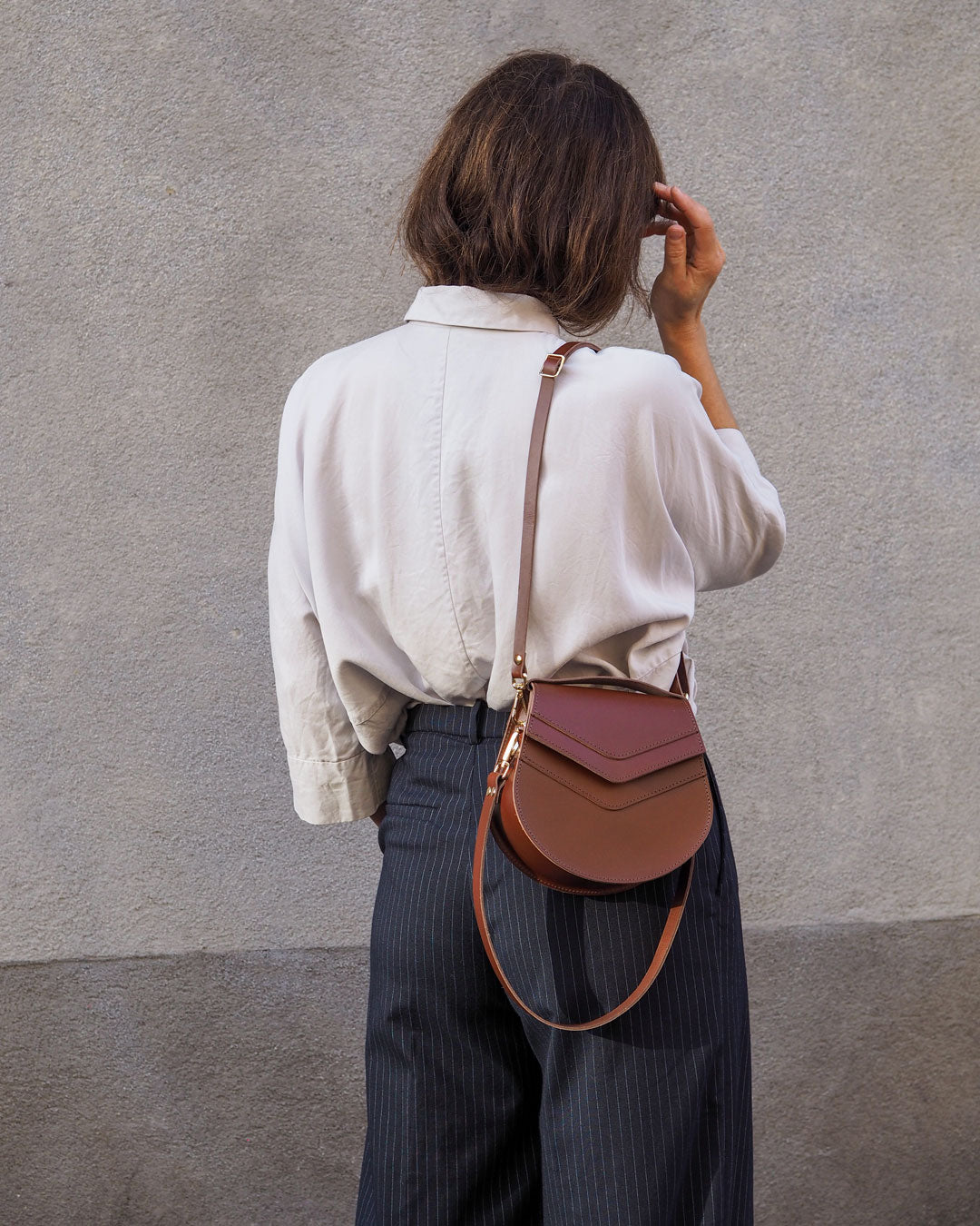 Skiffer Arc Shoulder Bag in Brick leather