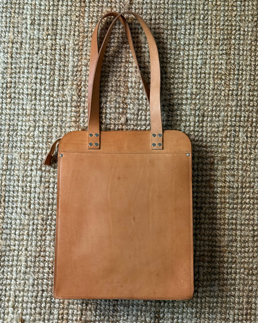 EVERGREENS BNA5 // NÄVER BIG SHOULDER BAG IN NATURAL LEATHER