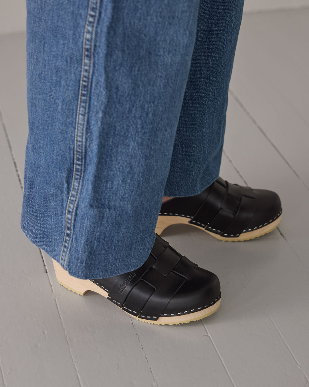 Näver Clog Low i Svart läder