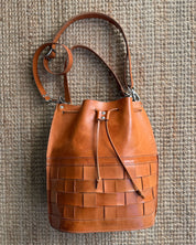 EVERGREENS BuNA1 // NÄVER BUCKET BAG IN NATURAL LEATHER