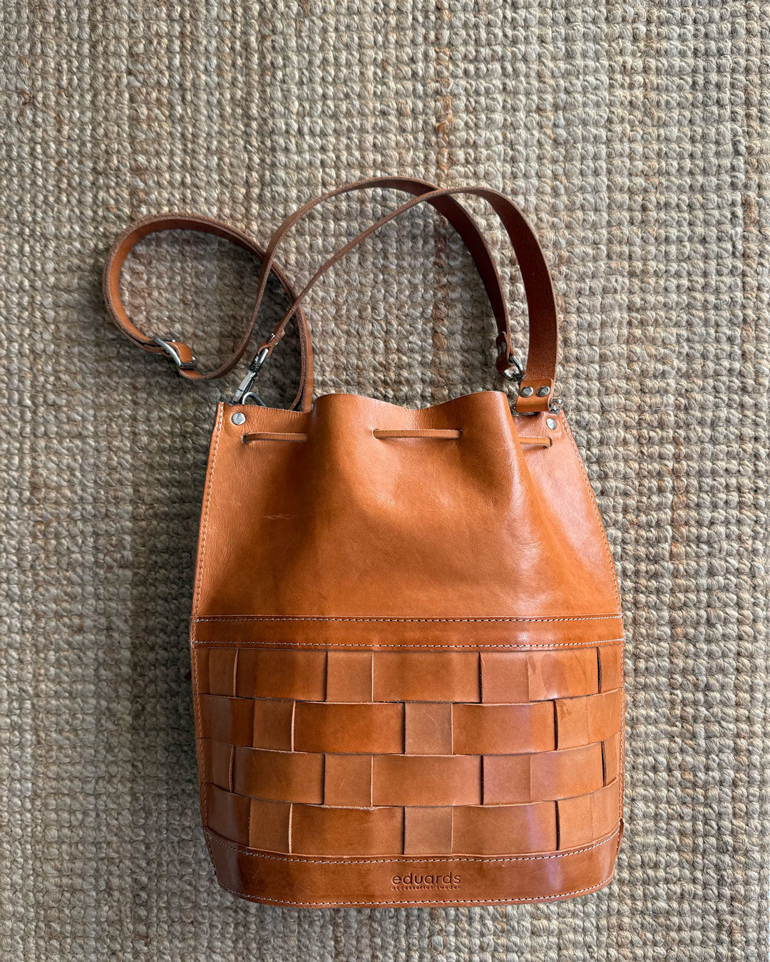 EVERGREENS BuNA1 // NÄVER BUCKET BAG IN NATURAL LEATHER