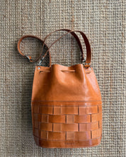 EVERGREENS BuNA1 // NÄVER BUCKET BAG IN NATURAL LEATHER