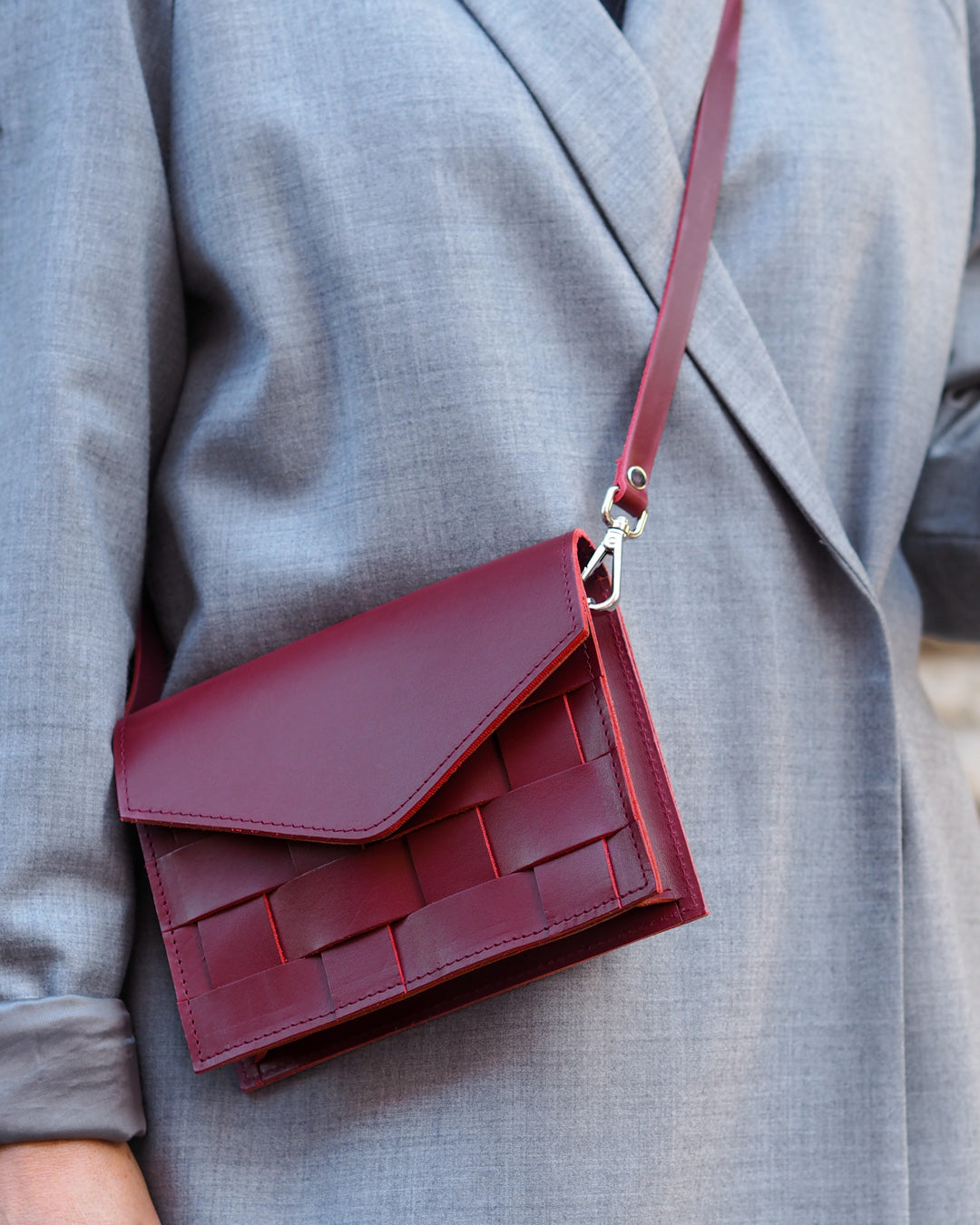 Näver Mini Shoulder Bag in Berry leather