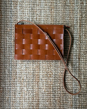 EVERGREENS SmCo // NÄVER SMALL SHOULDER BAG IN COGNAC LEDER