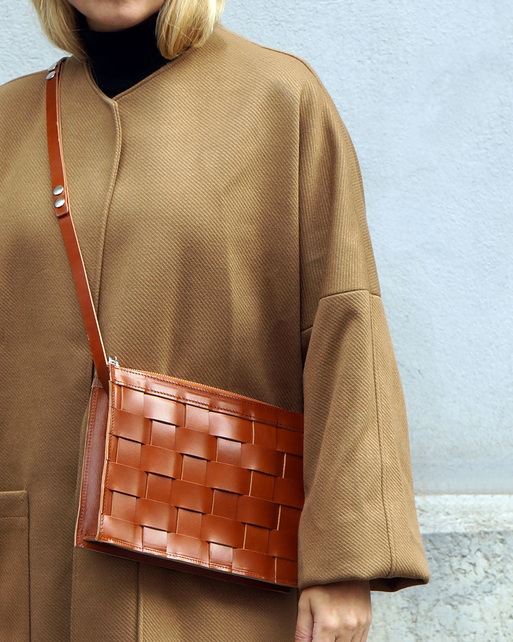 Näver Small Shoulder Bag i Konjaksfärgat läder 