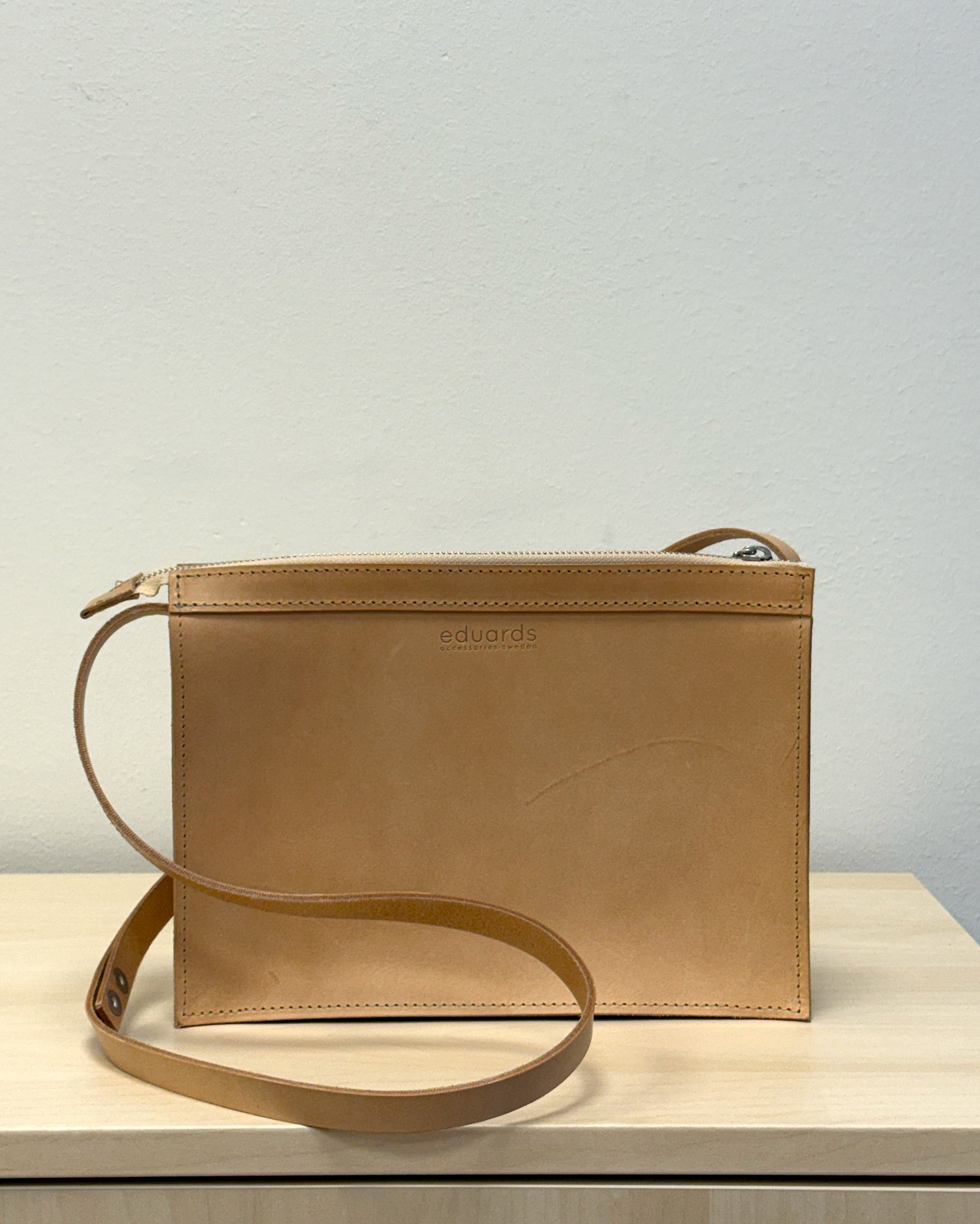 MARKET SMNA1 // NÄVER SMALL SHOULDER BAG IN NATURAL LEATHER