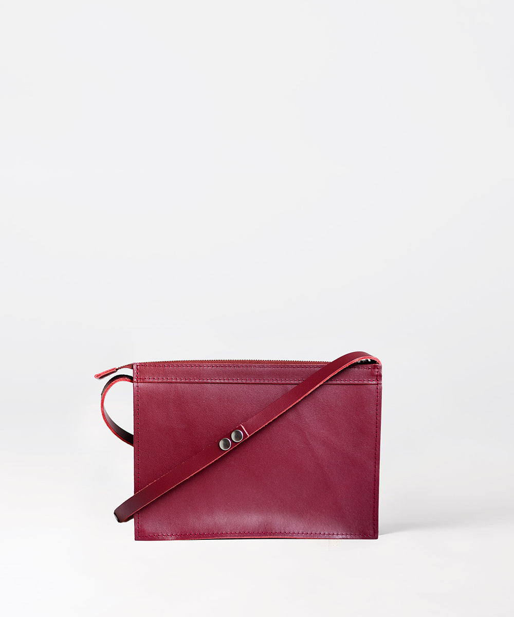 Small_Shoulder_Bag_Berry_02_45_web.jpg
