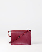 Näver Small Schultertasche in Berry Leder