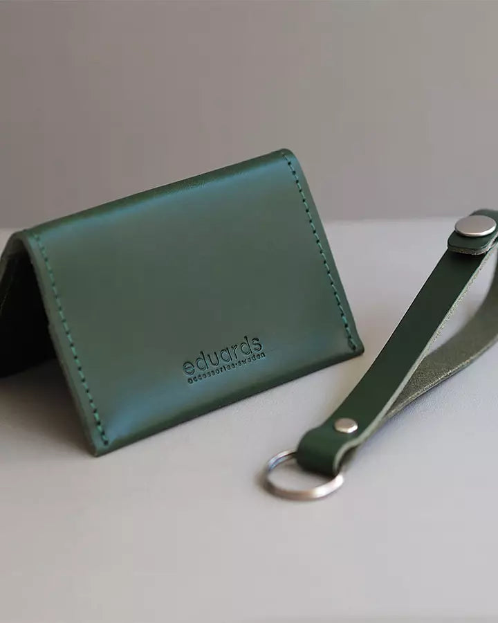 Gift Set Björk Pocket Cardholder & Key Strap i Grönt läder